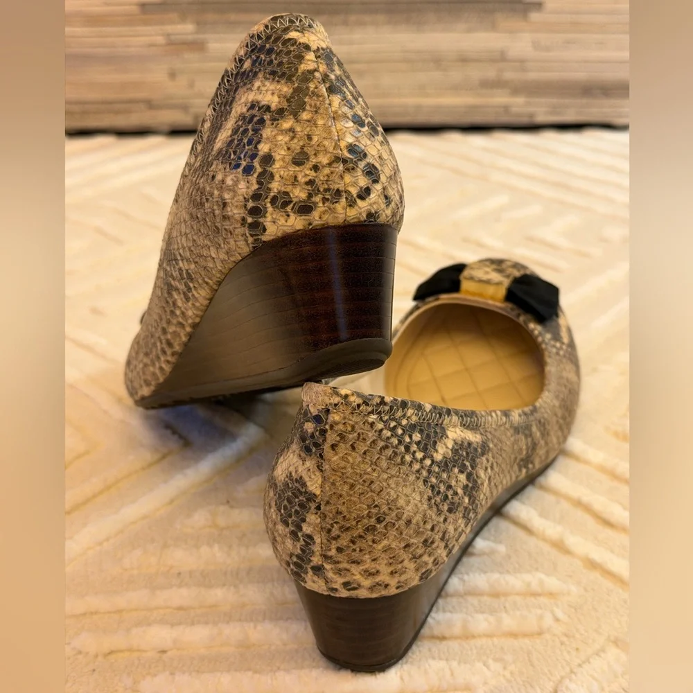 Cole Haan Tali Soft Bow Wedge Pump Snake Print Black Bow Classic Comfort Heel - Picture 12 of 16